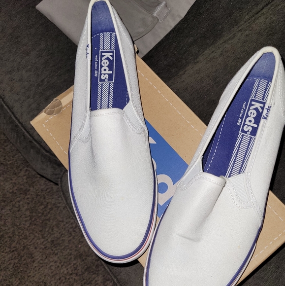 Shoes - Picture 4 of 5